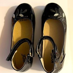 Brand: Kai Color: Black Patent